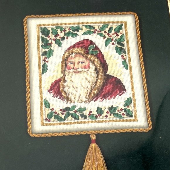 Christmas Cross Stitch New Dimensions Gold Nuggets Santa & Holly 8679 Old World - Picture 2 of 4
